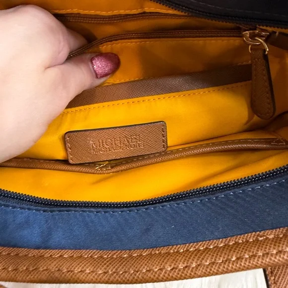 Michael Kors Kempton medium nylon pocket Tote - Picture 5 of 6